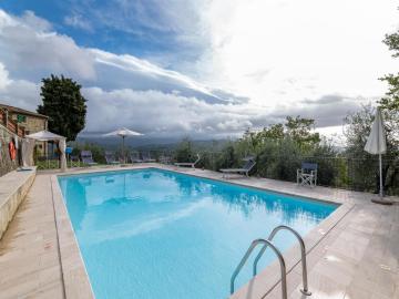Historic farmhouse with swimming pool in Michelangelo s places