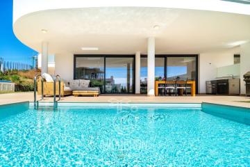 Dream house, private pool, sun and barbecue.Beach