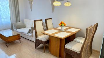 2 Bedroom Apartment, walking distance to the beach