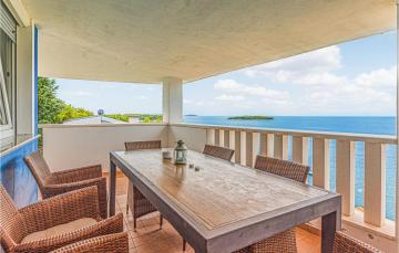 Stunning apartment in Primosten with Jacuzzi, WiFi and 2 Bedrooms
