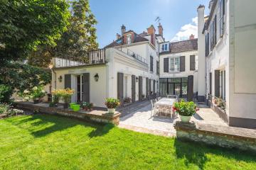 La maison de l 'arbre sec