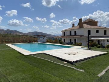 Hacienda Los Olivos Álora Málaga 20 adultos sin literas Pool 15 x 8 AC Parking gratuito Acceso carretera Sin vecinos