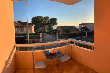 Studio à 50m de la mer, belle terrasse plein sud