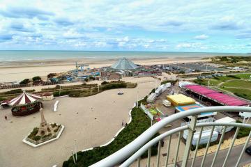 T3, 2 chambres vue mer avec balcon proche centre.