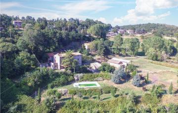 Nice home in Cortona with 5 Bedrooms, WiFi and Outdoor swimming pool