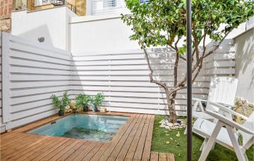 Stunning home in Marina di Ragusa with Jacuzzi, WiFi and 2 Bedrooms