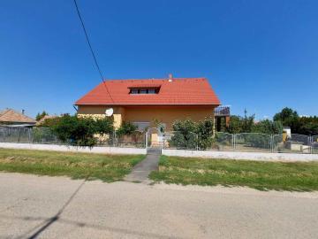 Holiday home in Balatonbereny 43106