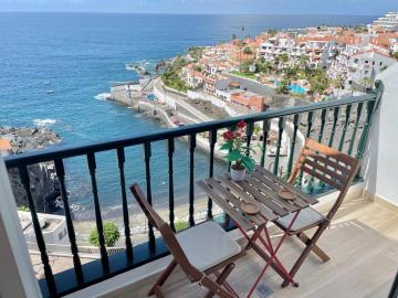 Amazing sea views from cozy studio.