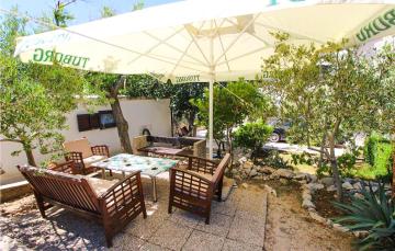 Awesome apartment in Mandre - Kolan with 2 Bedrooms and WiFi