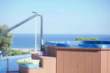 Super cool seaview apartment 10m from the beach
