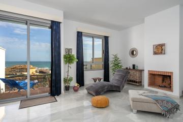 Stunning townhouse with pool, gym and seaviews Ref 162