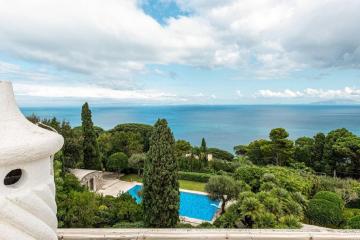 The property is located in one of the most suggestive place of Capri