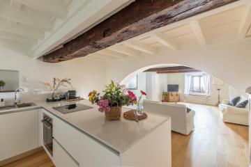 iFlat Elegant apartment in historical building
