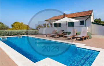 Nice home in Lun with 3 Bedrooms, WiFi and Outdoor swimming pool