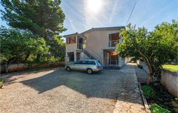 Nice apartment in Vir with WiFi and 2 Bedrooms