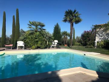 Villa Rosina mit Pool auf einem Weinberg in den Marken Italiens Nähe Strand