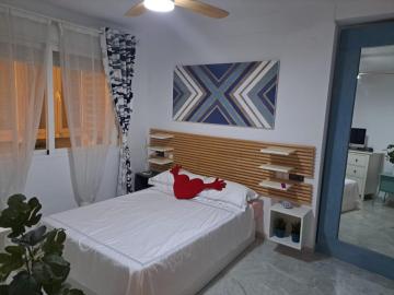 Apartamento con precioso jardin privado