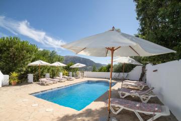 Secret garden rock pool retreat