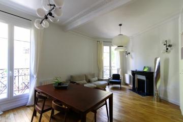 Nice 43m with balcony in the heart of Paris