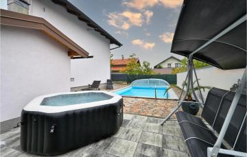 Amazing home in Dugo Selo with Outdoor swimming pool, 2 Bedrooms and WiFi