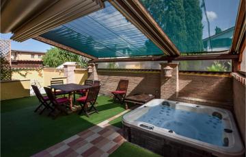 Amazing home in Roma with Jacuzzi and 2 Bedrooms
