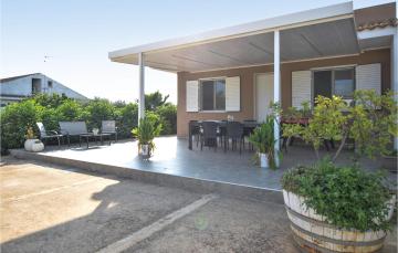 Awesome home in Santa Croce Camerina with Outdoor swimming pool, WiFi and 3 Bedrooms