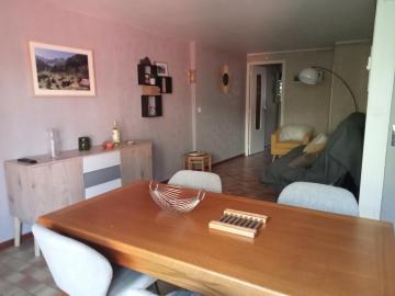 Joli appartement avec balcon, jardin et garage - vue sur montagne