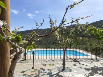 Tasteful holiday home in Laroya with shared pool