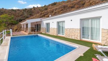Casa Rural La Verónica Sayalonga by Ruralidays