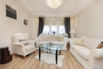 Gdynia Centrum Two-bedrooms Apartment by Renters