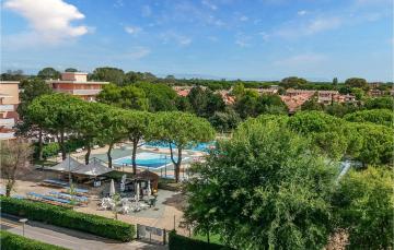 Awesome apartment in Bibione with 2 Bedrooms and Outdoor swimming pool