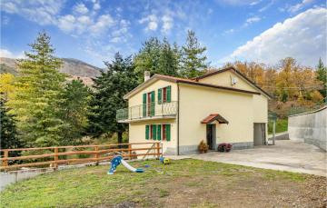Stunning home in Codivara with 4 Bedrooms and WiFi