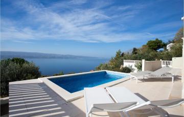 Holiday home Celina 51 with Outdoor Swimmingpool
