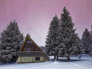 Chalet 70's cosy et rustique, vue et jardin !