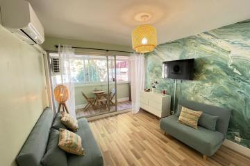 Nice 22m with Loggia near the sea