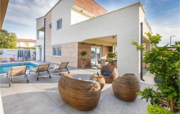 Stunning home in Galizana with Outdoor swimming pool and 4 Bedrooms