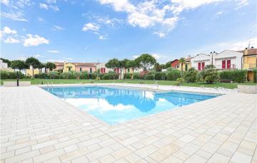 Amazing apartment in Aprilia Marittima with Outdoor swimming pool and 2 Bedrooms