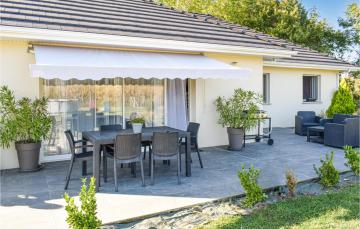 Awesome home in Rivehaute with Outdoor swimming pool, WiFi and 3 Bedrooms