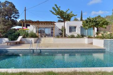 Villa moderne à Gigaro avec piscine