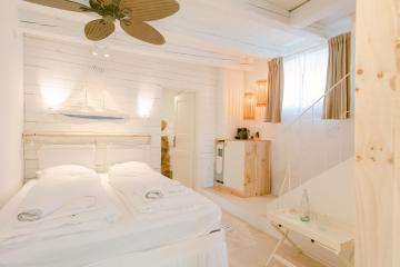 PAVI APARTMENTS Double room Stone House K13