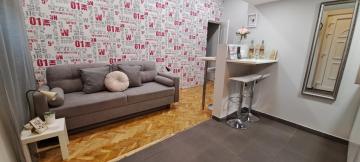 6-Pack Apartment in the Party District