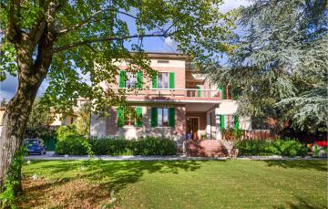 Awesome home in Sansepolcro with 5 Bedrooms and WiFi