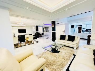 Frontline sea - Center of Puerto Banus -Unique
