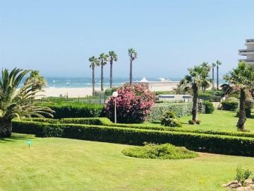 T2 vue mer, plage a 50m, avec garage privé.