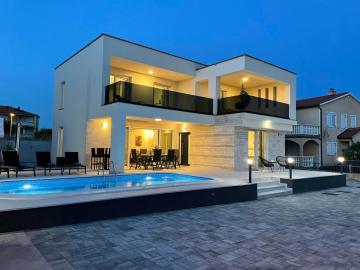 Villa s bazenom, Vodice
