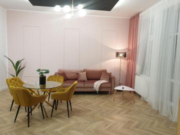 Apartament CzarnoRóżowy
