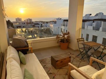 Sunset Ocean View Apartment mit SPA und Parking
