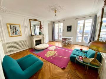 Typical parisian 2 BR apartment perfectly located