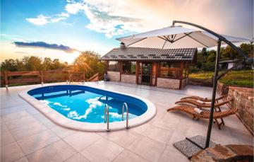 Stunning home in Jamnica Pisarovinska with Outdoor swimming pool, 2 Bedrooms and WiFi