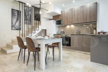 Lovely duplex with private parking near city center